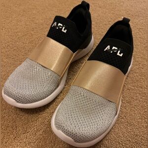APL Sneaker size 6